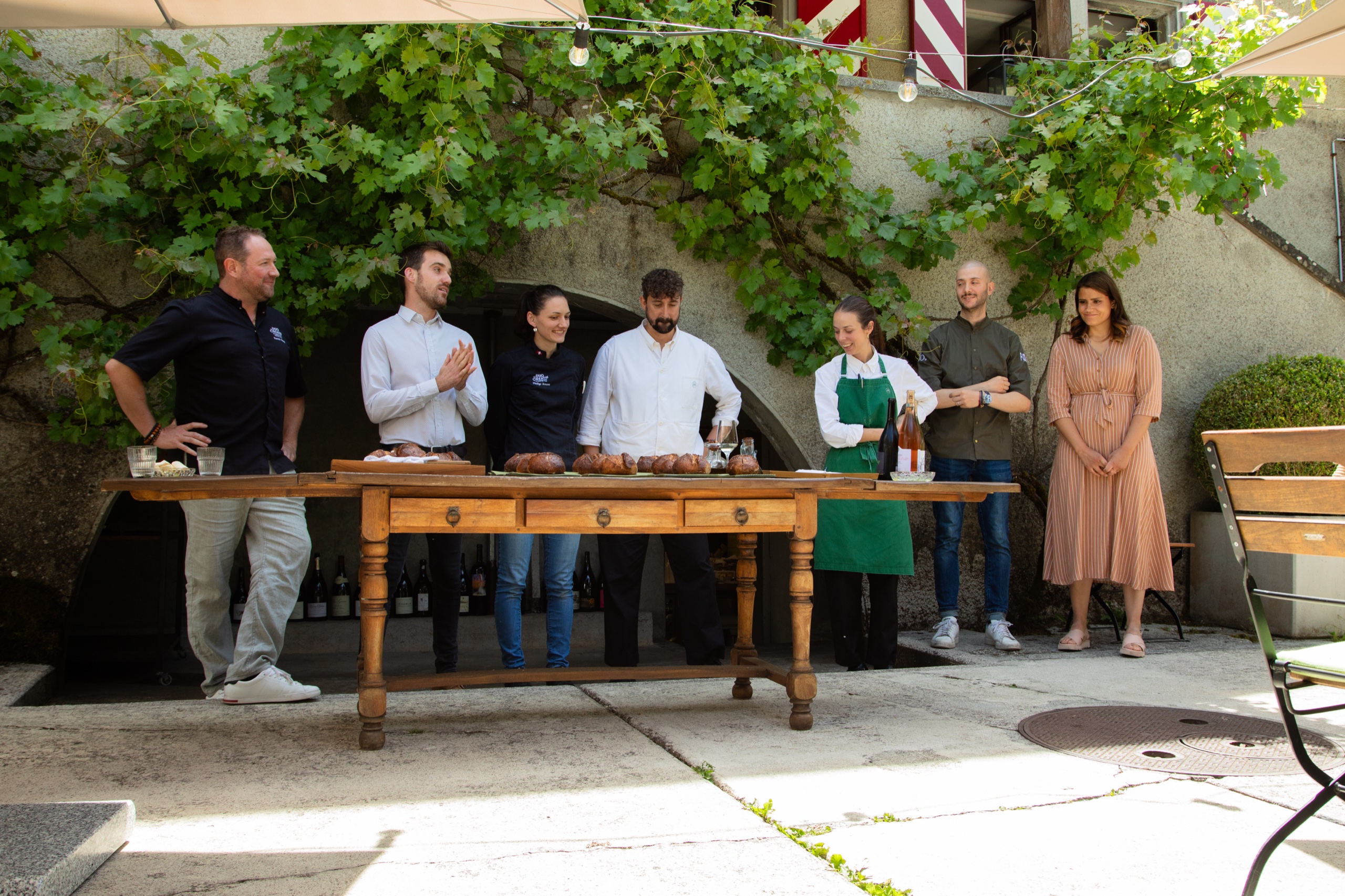 Une rencontre Millefeuille autour d’une grande table