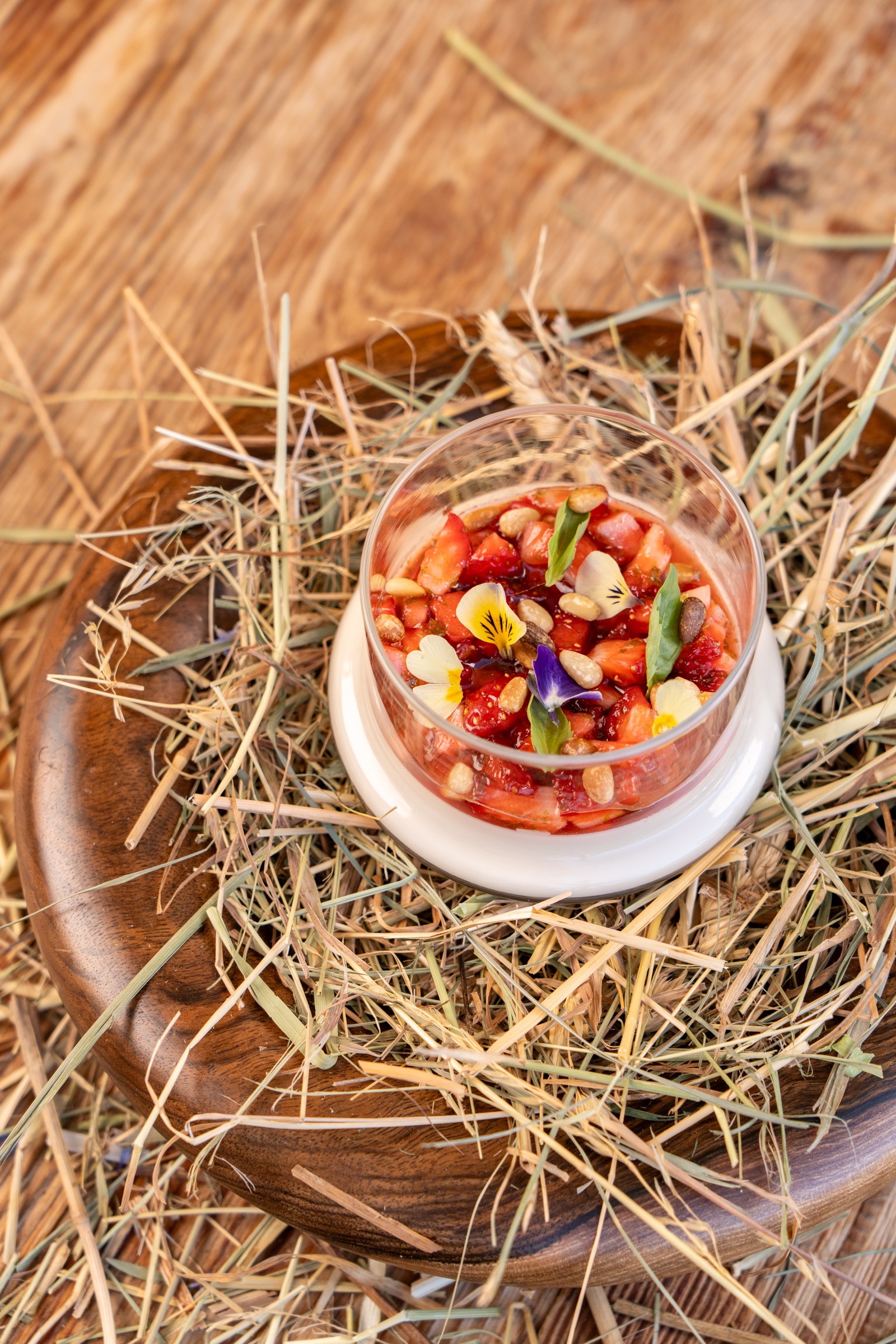 Panna cotta verveine, fraise et pignons